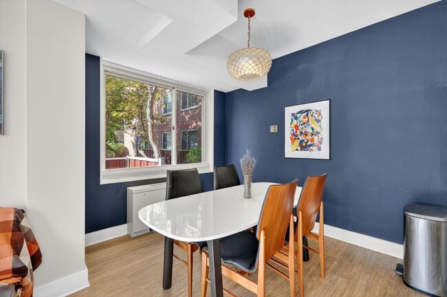 Comedor - 4000 Tunlaw Rd NW