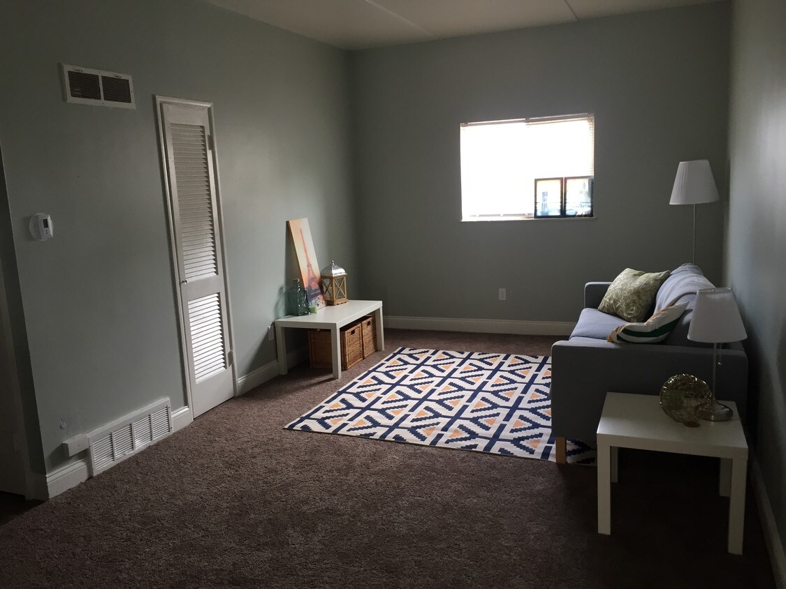 Foto principal - 3235 Sullivant Ave