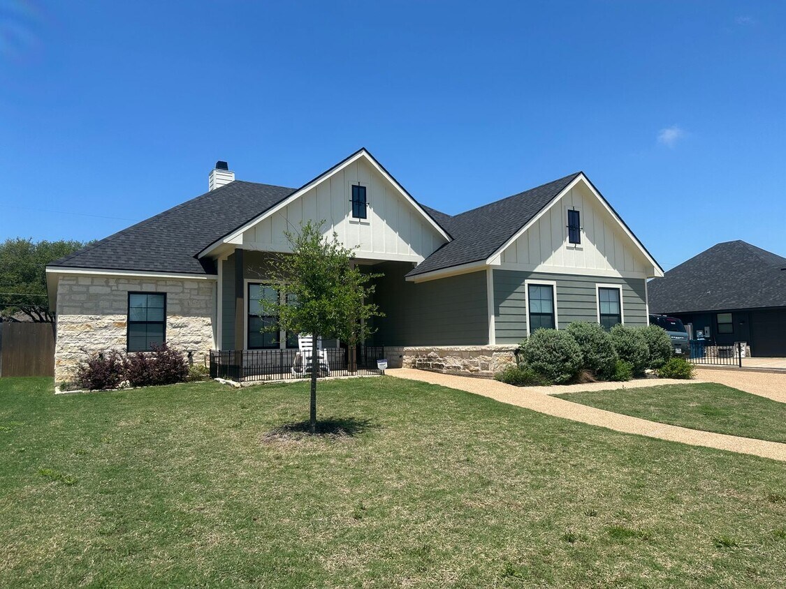 Primary Photo - Beautiful home in Lorena ISD