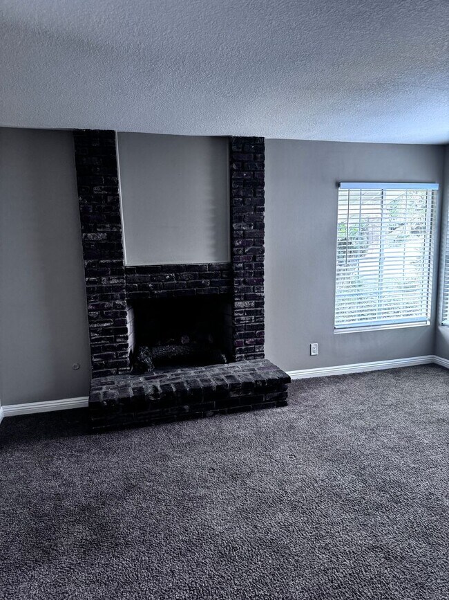 Foto del edificio - Beautiful 4 bed 2 baths house in a great a...