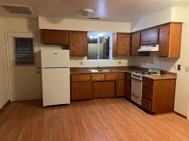 Building Photo - One Bedroom, One bath