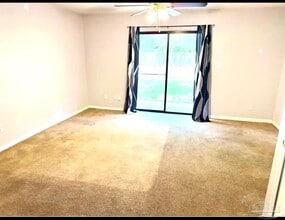 Building Photo - 8136 Stonebrook Dr