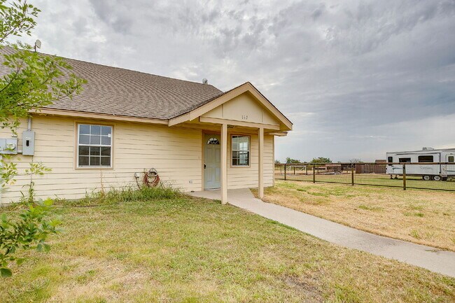 Foto del edificio - Updated Duplex in Weatherford with large y...