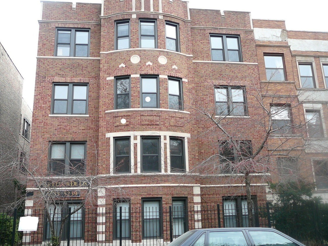 Primary Photo - 5237 N Winthrop Ave