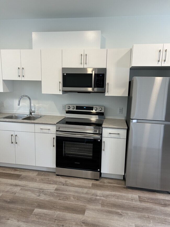 Building Photo - 12037-12059 59 St NW