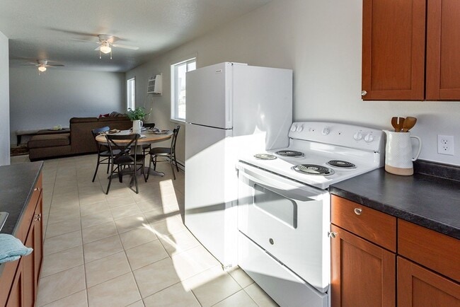 Building Photo - 3 Bedroom Homes for rent in Pleasant HIll, IA