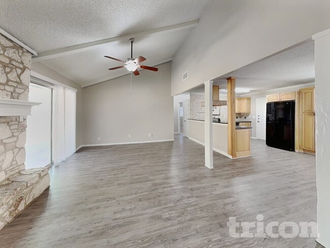 Foto del edificio - 4909 Tiffany Ln