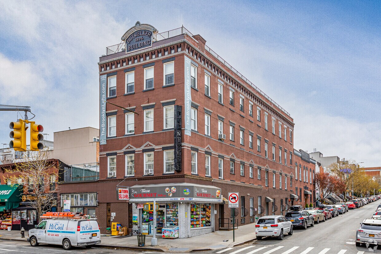 Primary Photo - 655 5th Ave