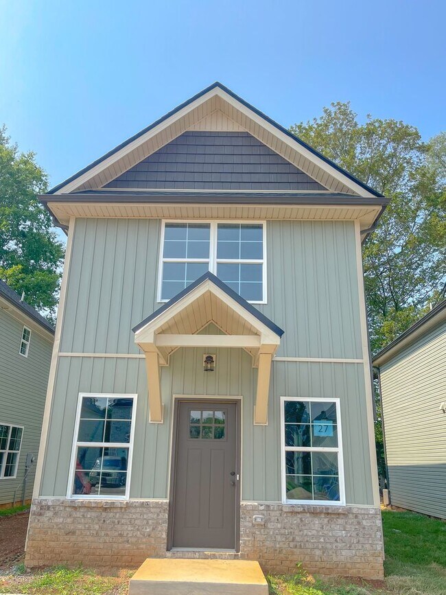 Building Photo - Brand New Homes