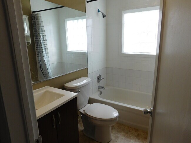 Bath - 3915 Linwood Ave