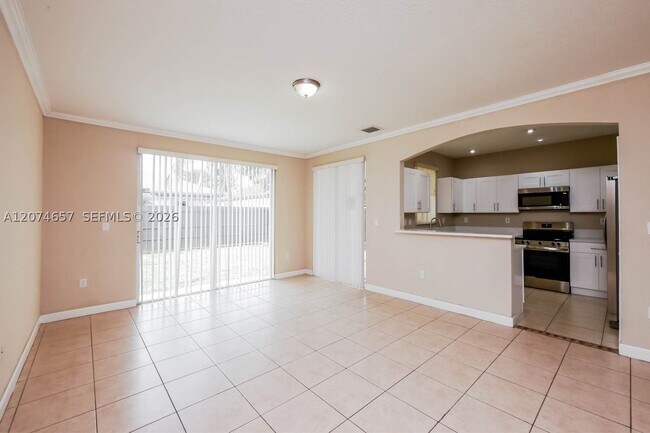 Foto del edificio - 8013 NW 198th St