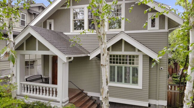 Building Photo - Stunning Queen Anne Craftsman!