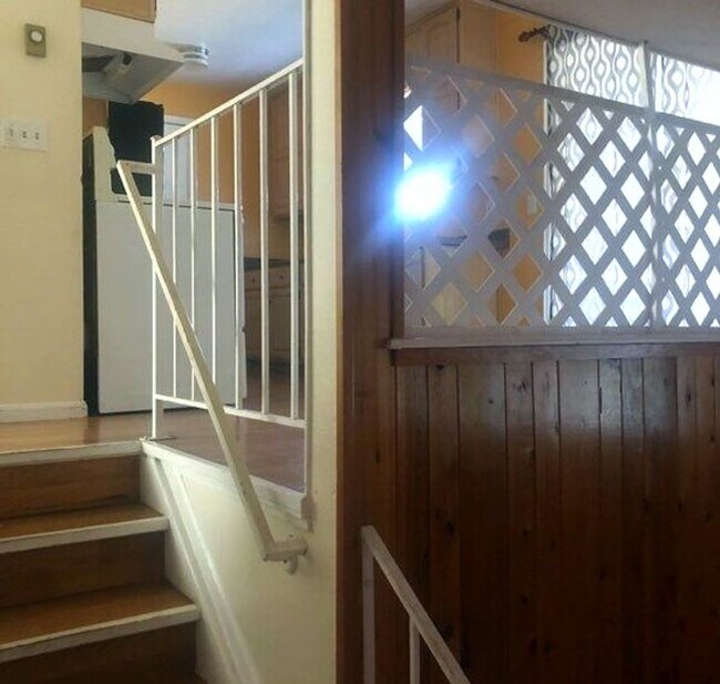 Building Photo - Don't miss this 4 bed, 2 bath for rent.
