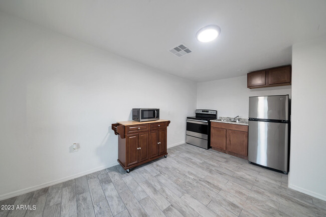 Building Photo - 1108 S 33rd Ave