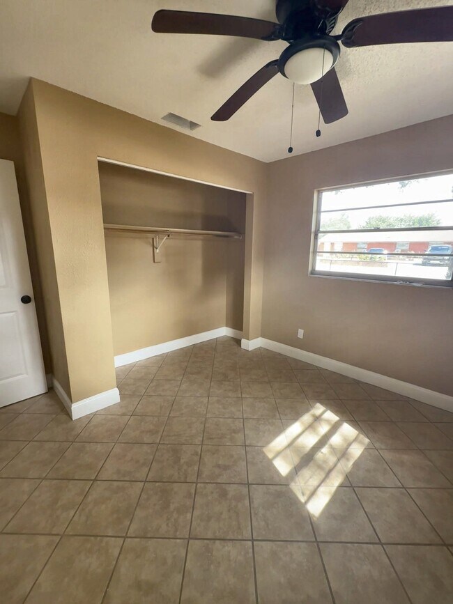 Foto del edificio - 608 60th Ave Dr W