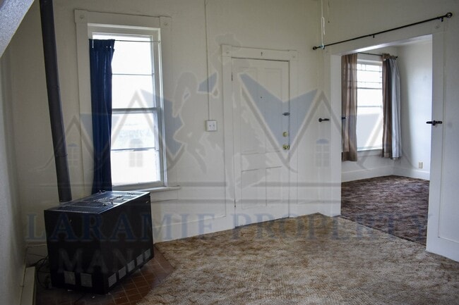 Building Photo - 2 Bedroom 1 Bathroom House