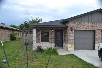 Building Photo - 1203 Wales Dr