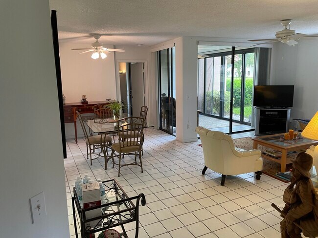 Building Photo - 5275 Europa Dr