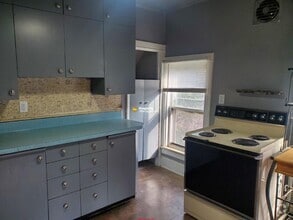 Building Photo - 224 N Lawe St