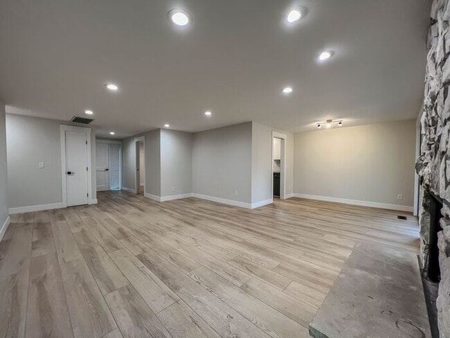 Building Photo - Three Bedrooms in Beaverton!