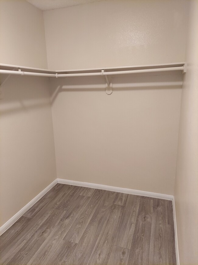 Building Photo - El Parque Villas