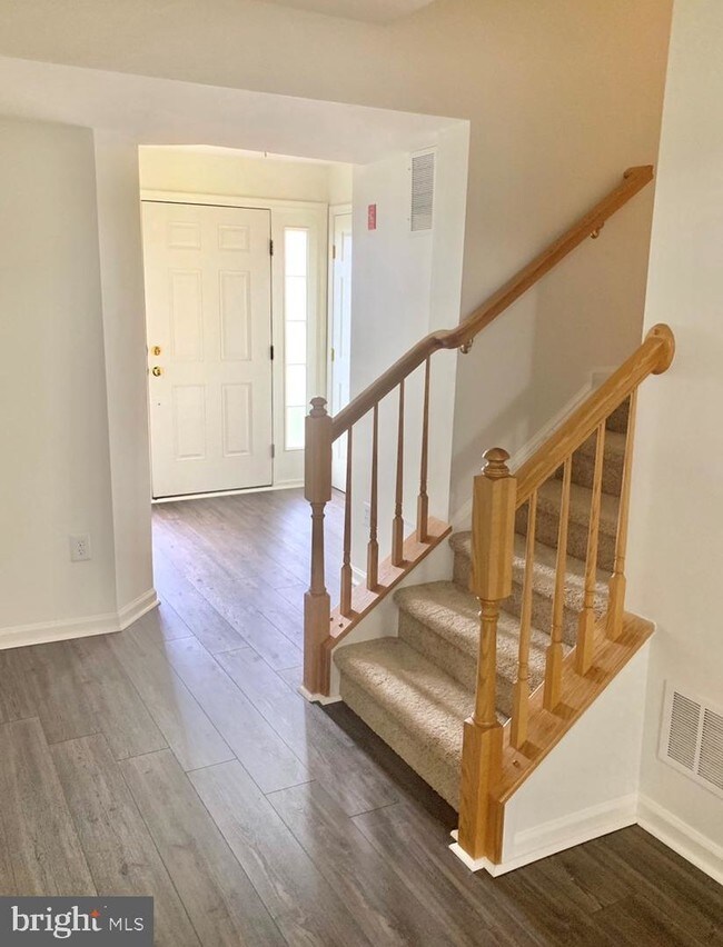 Building Photo - 730 McCardle Dr