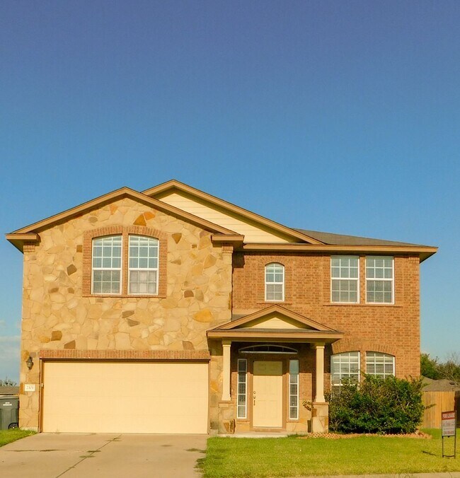 Foto del edificio - Available NOW!!!! Gorgeous 4 bedroom, 2.5 ...