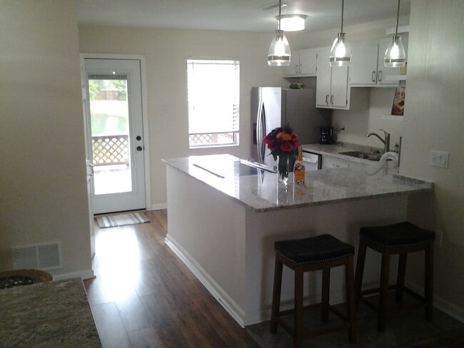 Views to Private Deck &Ponds - 1160 Julian Clark Rd