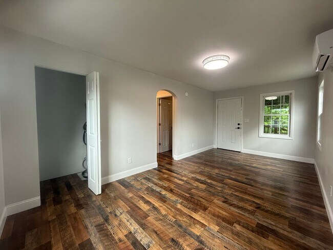 Foto del edificio - 590-594 North St Newport TN 37821