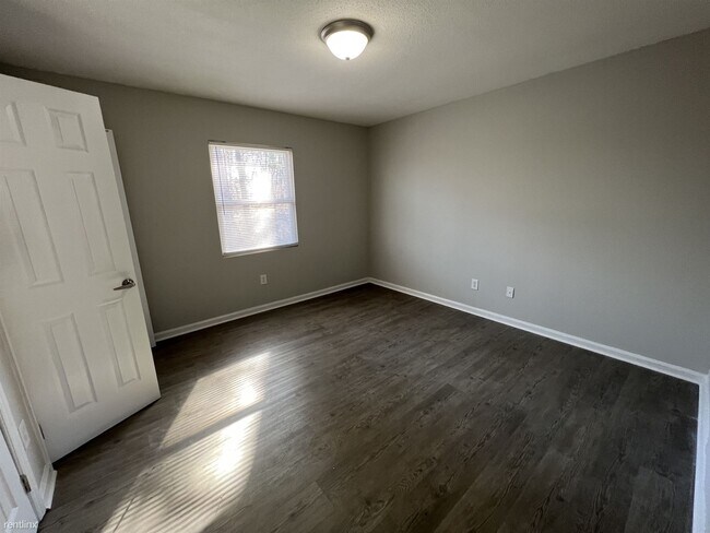 Building Photo - 2 br, 1.5 bath House - 1825 Merritt Dr Apt C