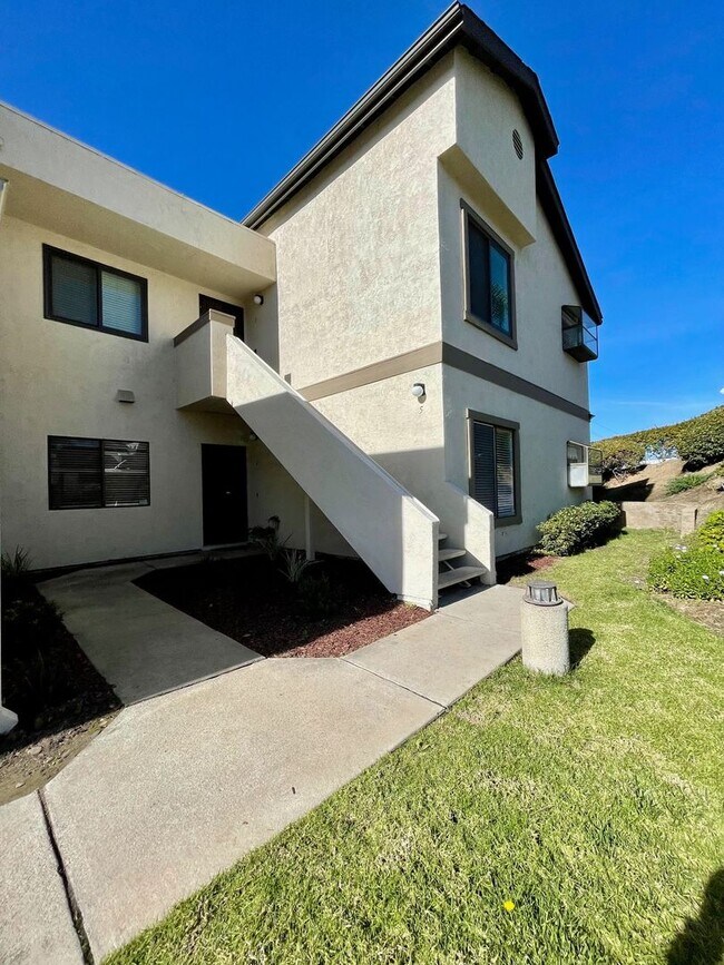 Building Photo - 2 Bedroom-2 Bathroom Single Story Condo; g...