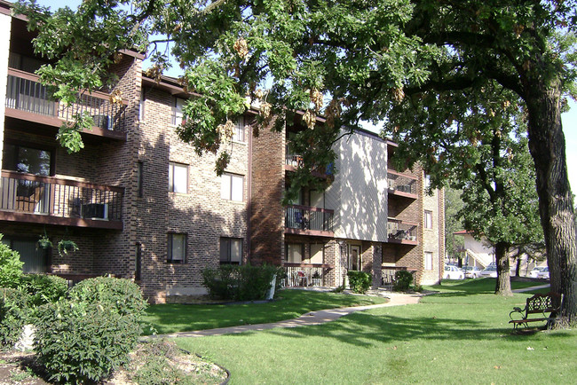 Building Exterior - Rustic Oaks