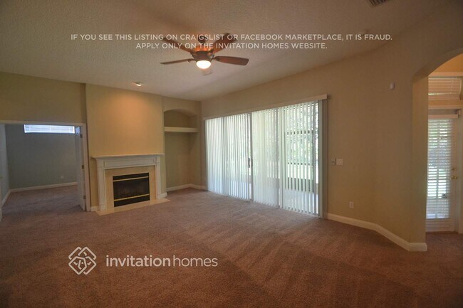 Foto del edificio - 382 Edge of Woods Rd