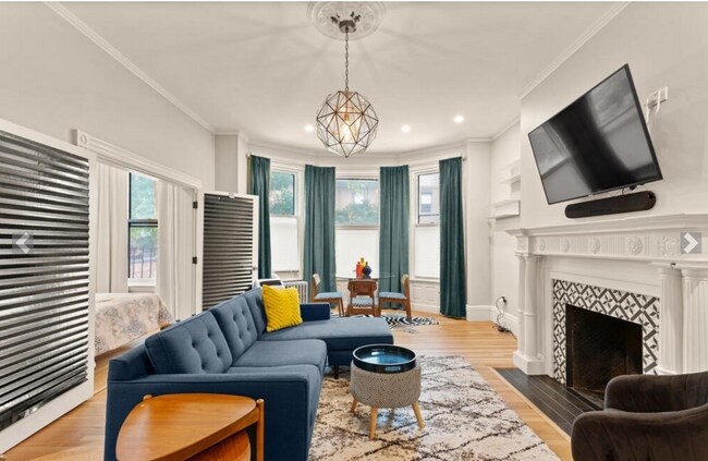 Building Photo - 473 Beacon St