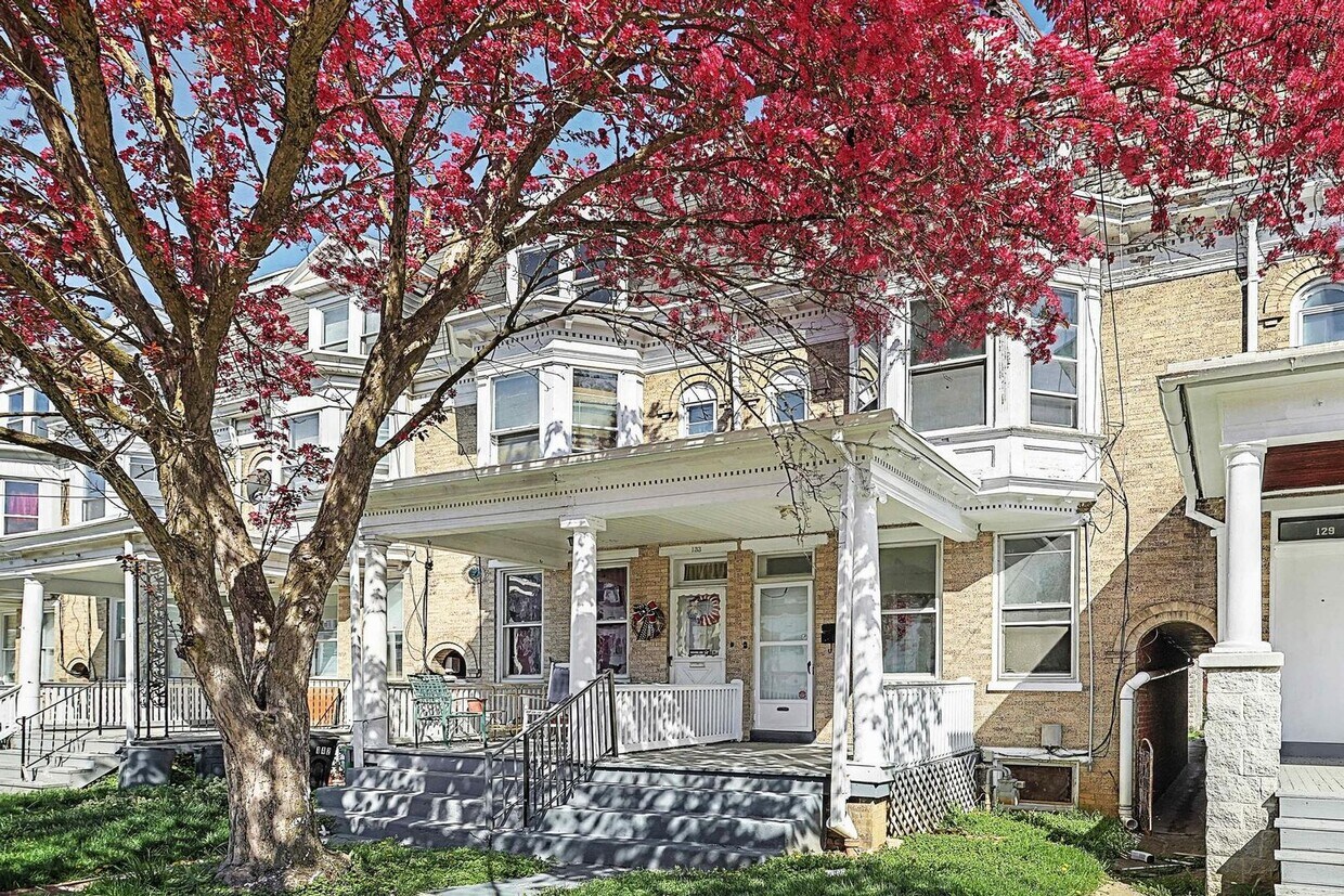 Foto principal - Coming Soon - Spacious 4 Bedroom, 1.5 Bath...