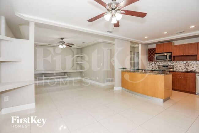 Foto del edificio - 1682 Northeast 176th Street