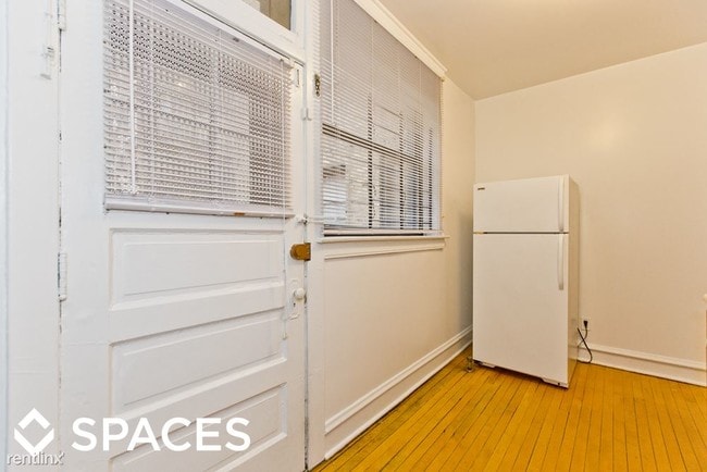 Building Photo - 2 br, 1 bath  - 1447 W Cornelia Ave 1