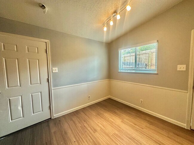 Foto del edificio - 1 BED 1 BATH IN AUSTIN TX!
