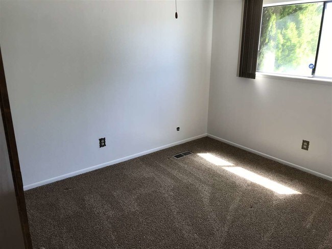 Building Photo - 924 E Greenbrae Dr