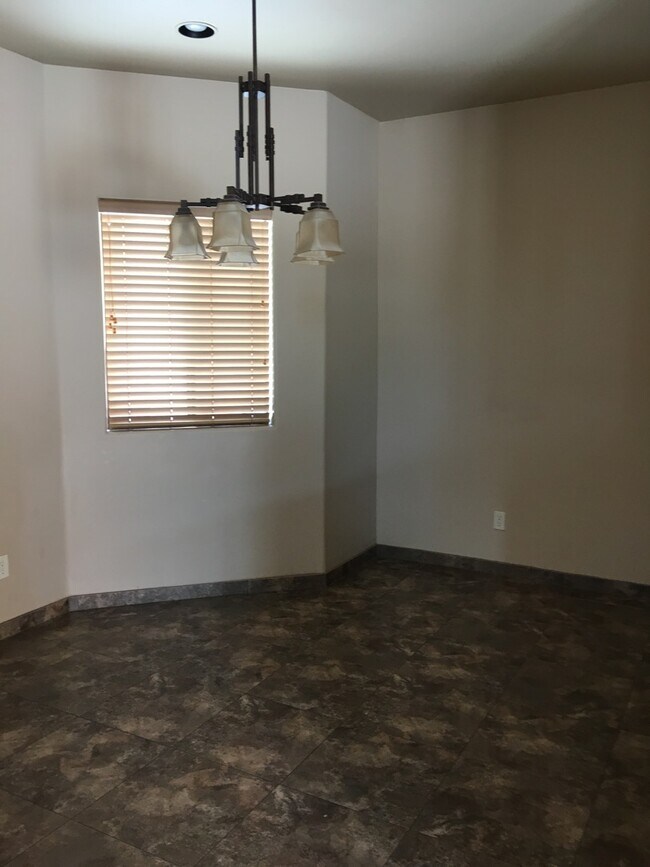 Foto del edificio - 3 Bedroom Eastside Townhome