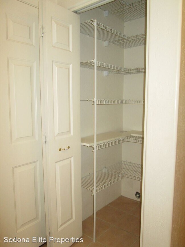 Building Photo - 2 br, 1 bath House - 28 DESERT WILLOW