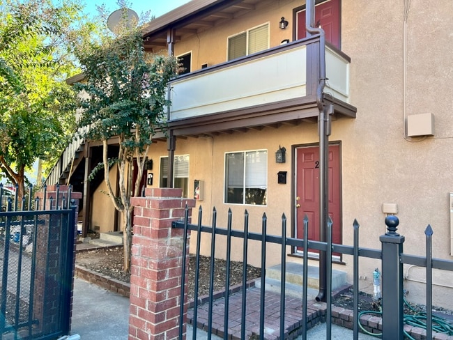 Building Photo - 1916-1918 7th St