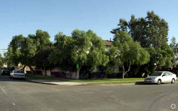 Building Photo - 1201 Donax Ave Apartments