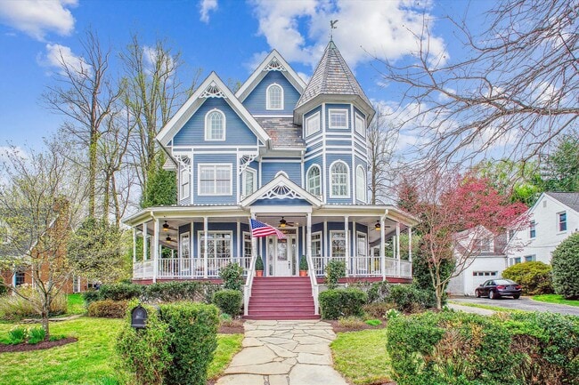 Stunning and Spacious Single Family Home S... - Stunning and Spacious Single Family Home S...