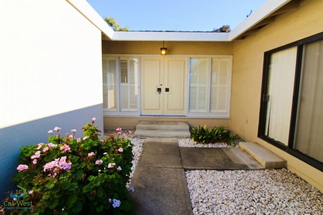 Foto del edificio - 2229 Crocker Way