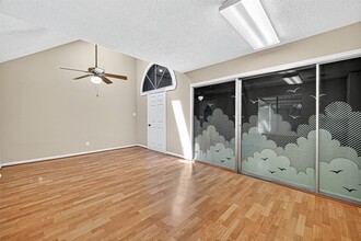 Building Photo - 1535 Beaconshire