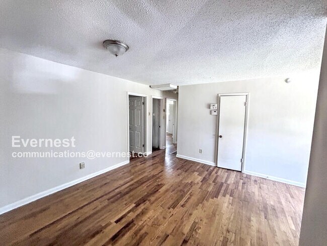 Building Photo - 3517 Pine Ave SW