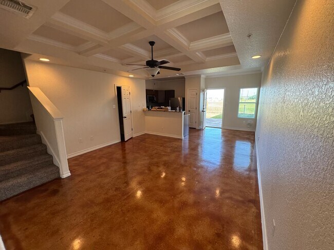 Comedor familiar y cocina. - 16715 Jupiter Haven