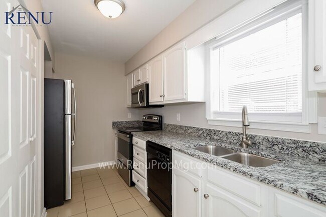 Foto del edificio - Available Now!