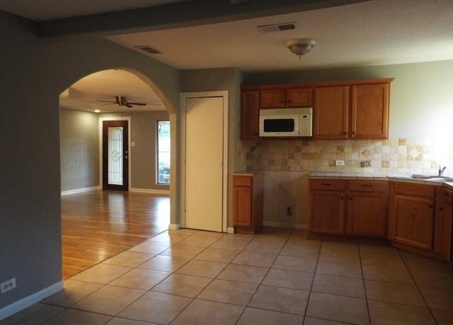 Building Photo - 826 Everest Ave, San Antonio, TX 78209